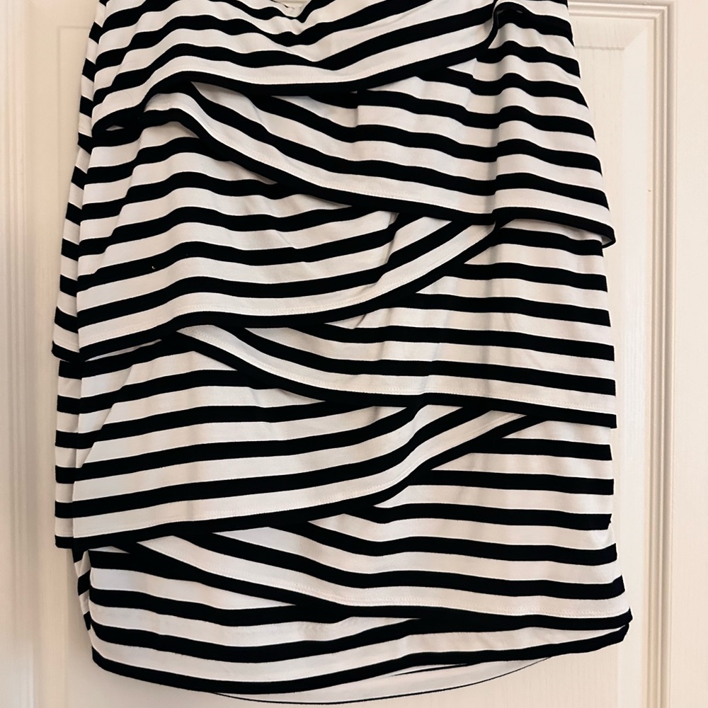 White House Black Market Skirt Women’s Size 8. NWT